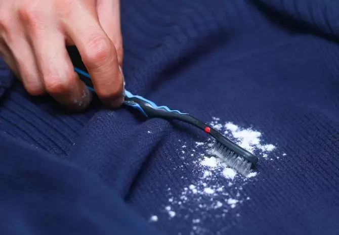 Cum să aduceți petele de ulei din haine