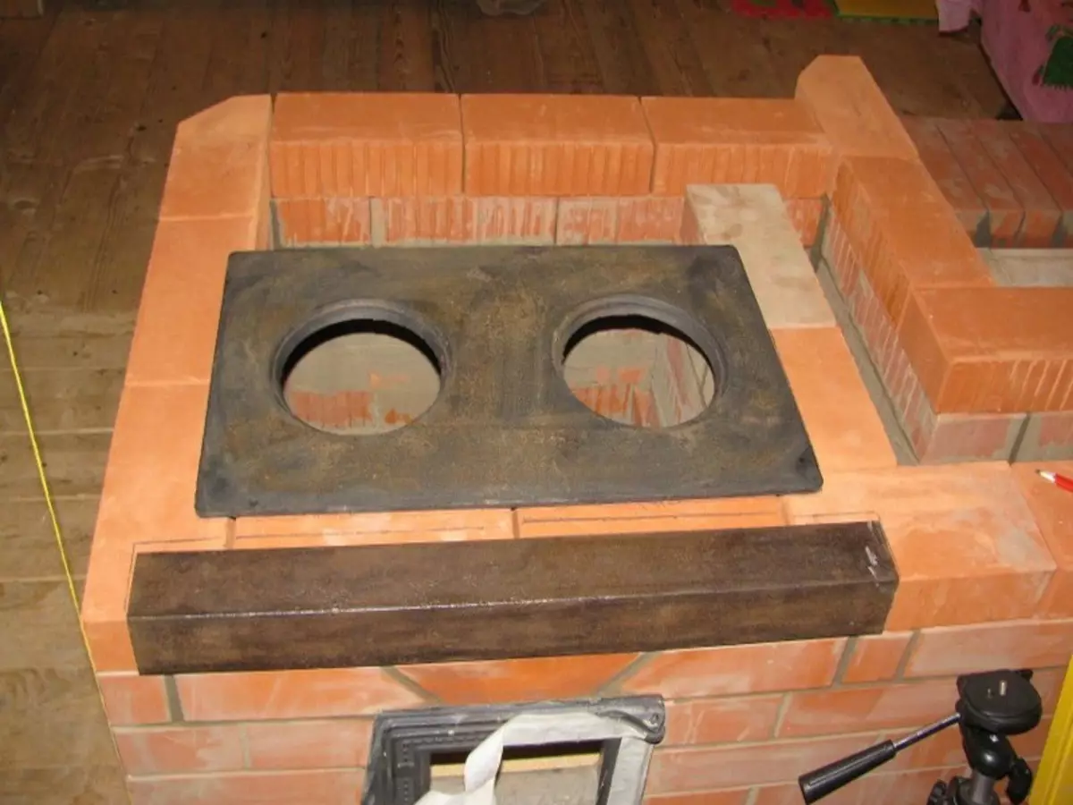 Instalace prasečního kamene v peci