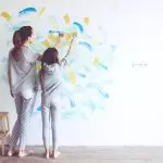Comment transformer les dessins des enfants sur le papier peint dans