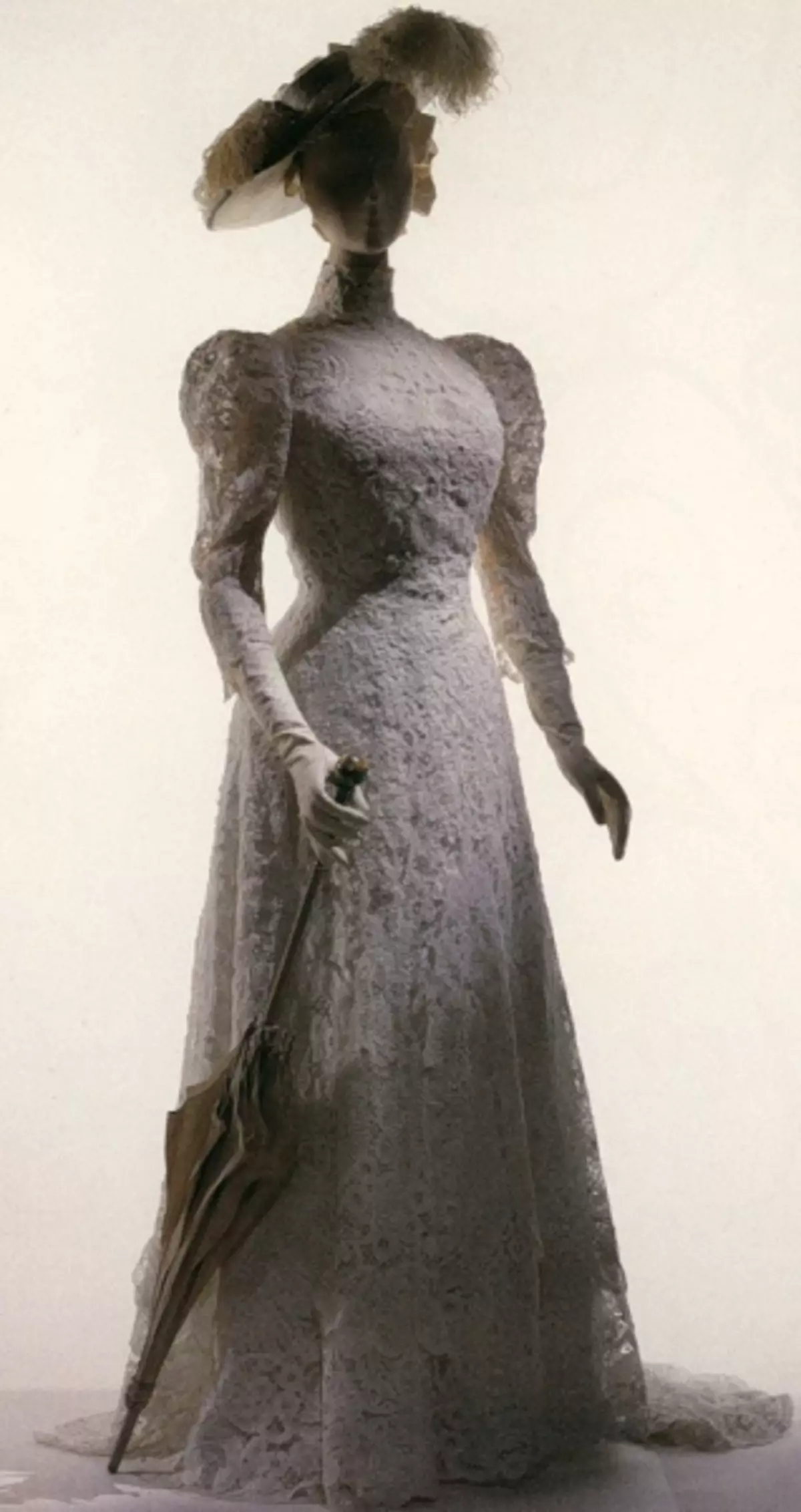 השמלה של אירית תחרה עם ערכות: כיתה מאסטר עם תמונה