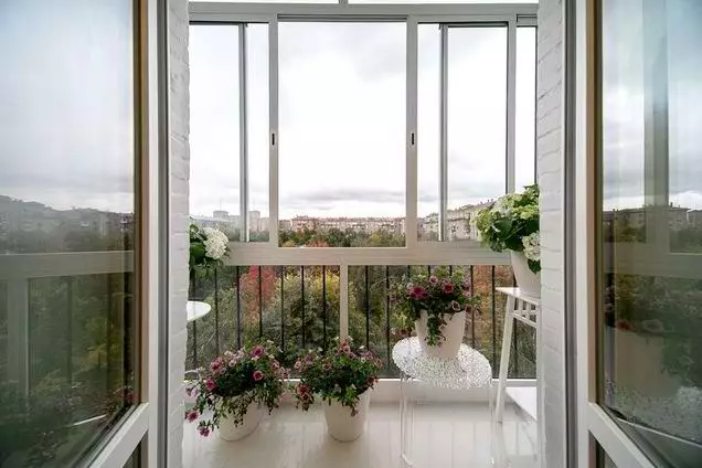 Instalación de una ventana francesa en lugar de un bloque de balcón