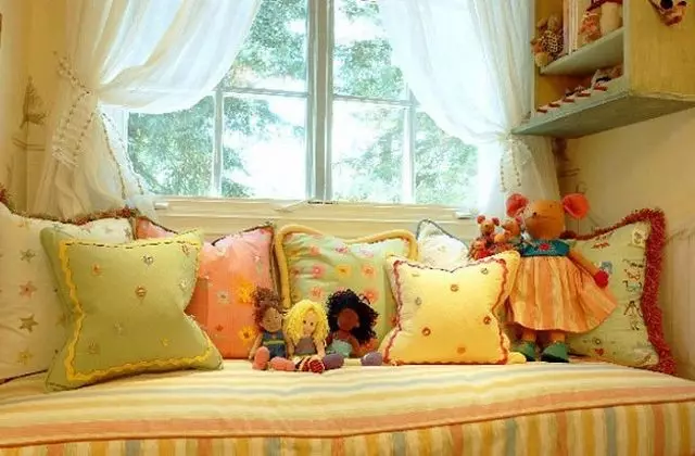 Cómo usar textiles en el interior de la habitación de los niños (29 fotos)
