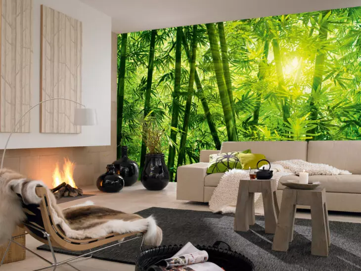 Imaginea de fundal cu copaci pe perete va crea o atmosferă uimitoare de odihnă și odihnă