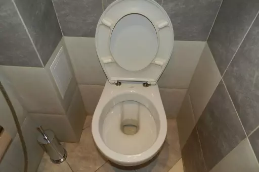 How to close the pipes in the toilet?
