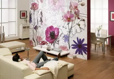 Pilih Wallpaper untuk dinding di ruang tamu: tips, ide, pilihan (30 foto)