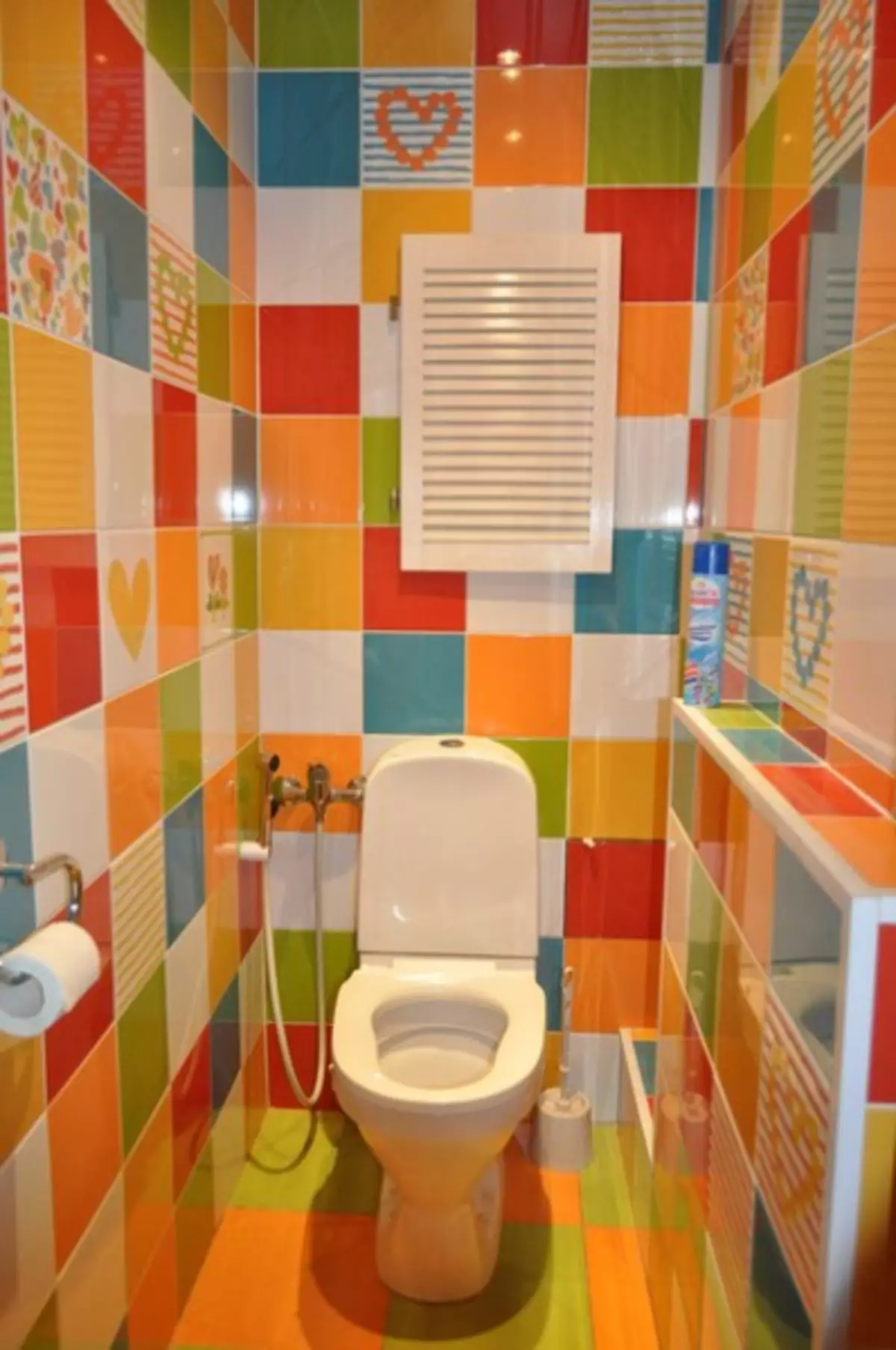 Дизайн на тоалетна, подрязан с плочки