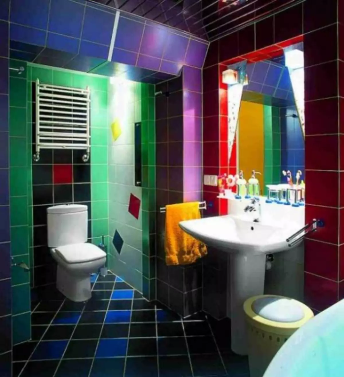 Dizajn toaleta ukrašen pločicama