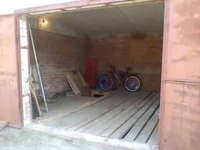 Bagaimana untuk secara bebas membuat lantai dari papan di garaj
