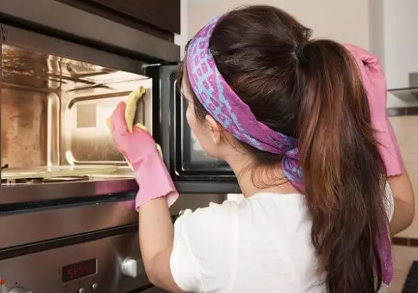 Vinegar will cleaned a microwave oven in 5 minutes