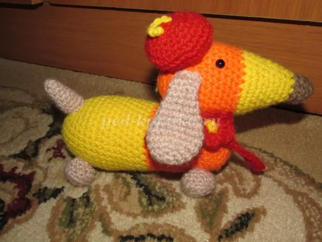 Dachshund crochet kun priskribo kaj skemo: majstra klaso kun video