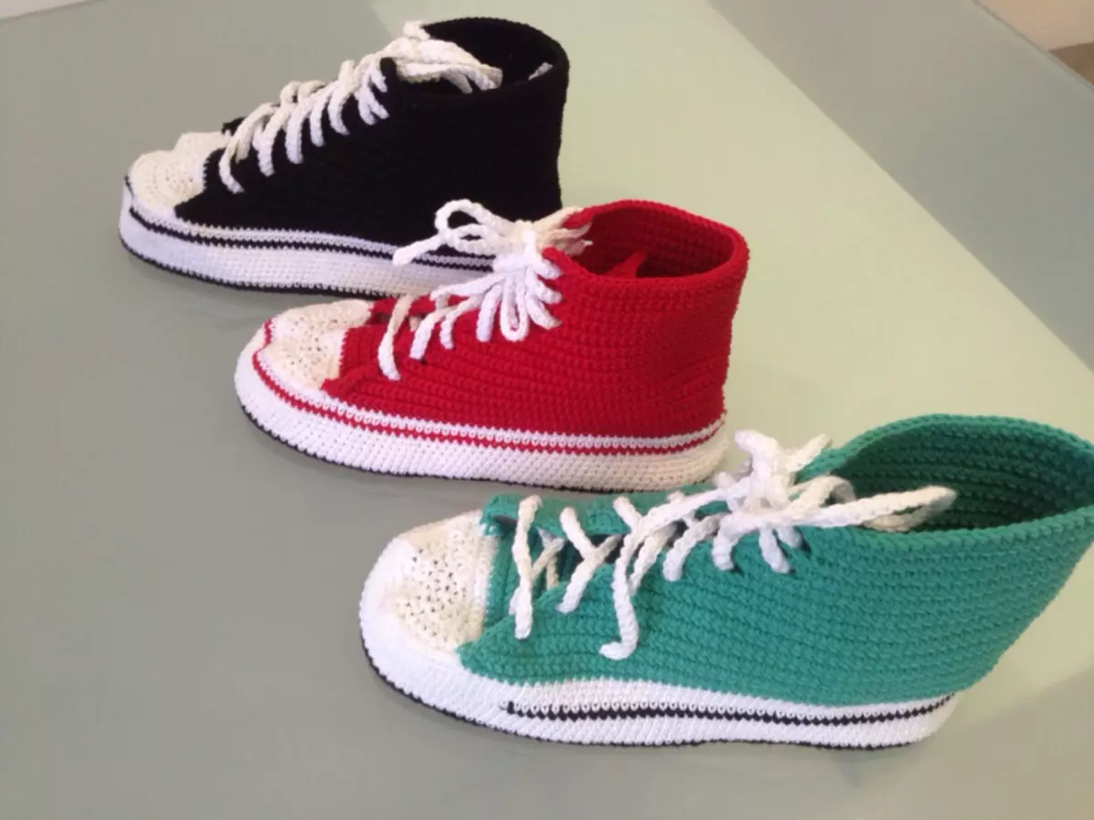 Slippers-Sneakers Crochet: Video lekcie s popisom schém a fotografií