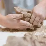 Clay Modeller: Erstellt Interieur Decor mat Ären eegenen Hänn