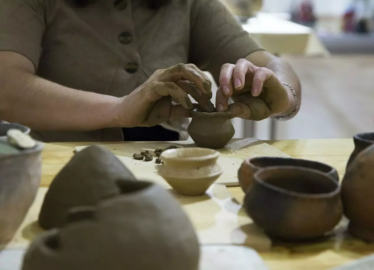 Modellazione di argilla: creare arredi interni con le tue mani
