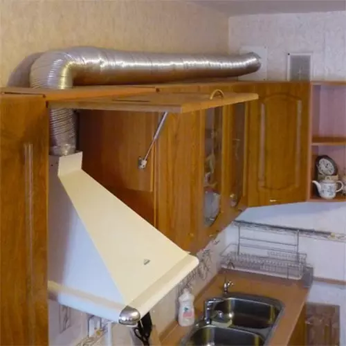 Si të zgjidhni dhe të instaloni një kapuç për një kuzhinë me një kanal të ajrit?