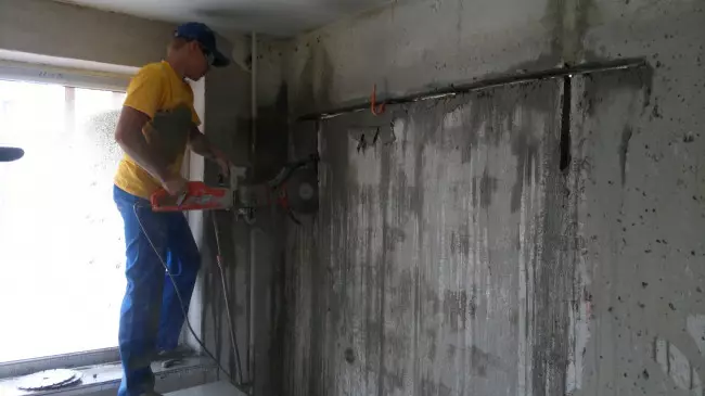 베어링 벽의 문 개구부 - 필요한 도구와 계획