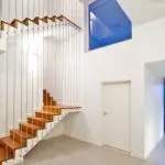 Características das escadas modernas: espécies, design e soluções de estilo interessantes