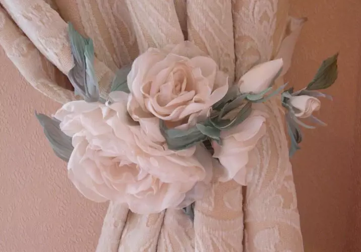 Como coser unha flor de tecido para cortinas: mans de patrón Profi