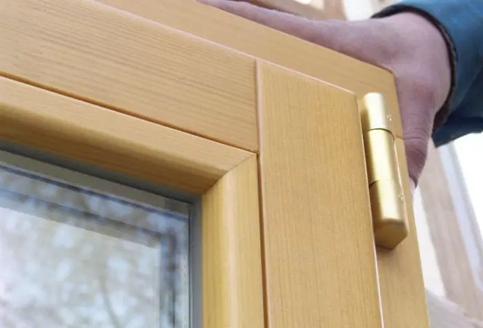 木制窗户用自己的手：专业建议