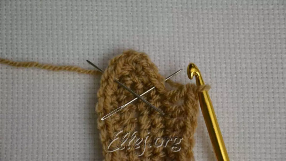 あなた自身の手を編み出したスリッパのための唯一の編み物：ビデオを持つスキーム