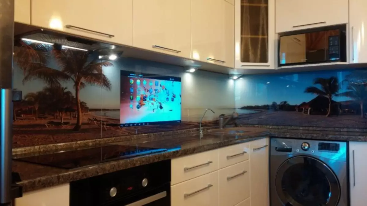 Ugrađeni TV u kuhinji