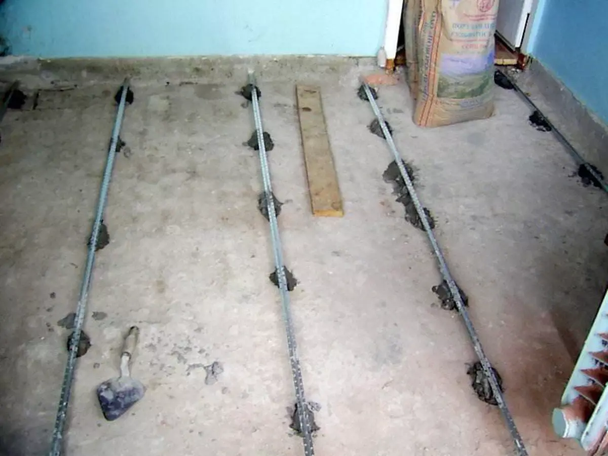 Маяки для стяжки підлоги: як виставити, порядок установки