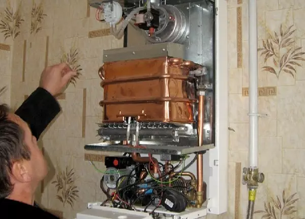Разменувач на топлина за колоната за гас: зошто е потребен радијаторот, како да се плаши и чисти