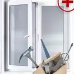 Oprava plastových dveří: Co dělat, když se dveře zkontrolovaly