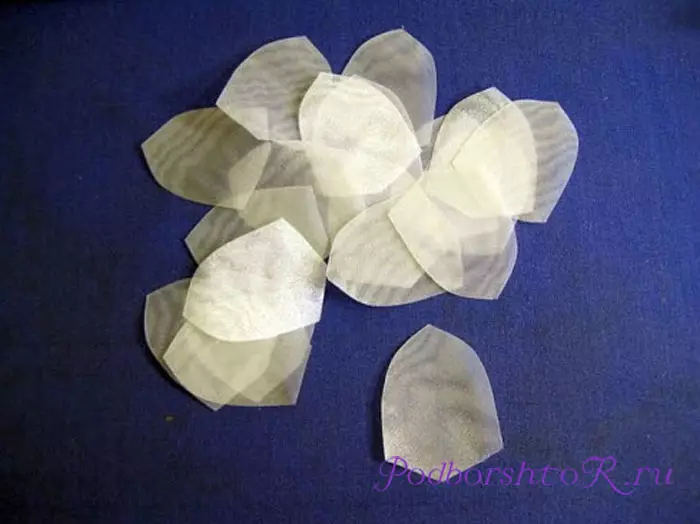 How easy and simple can make flowers from tulle for curtains with their own hands