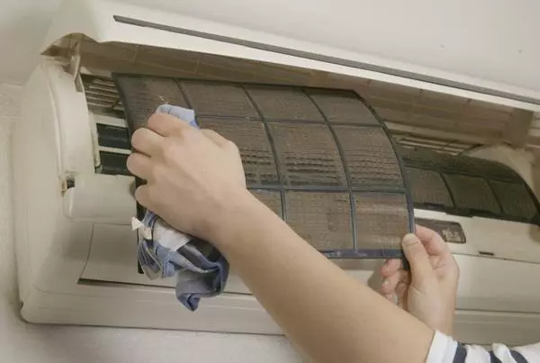 Hoe ontdoen van de onaangename geur van airconditioning