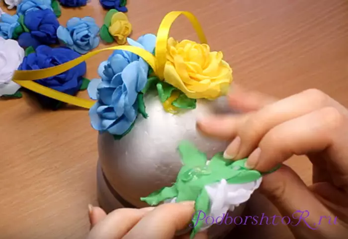 אנו עושים פרחים מן הבד עבור וילונות: מחלקה מאסטר מפורטת
