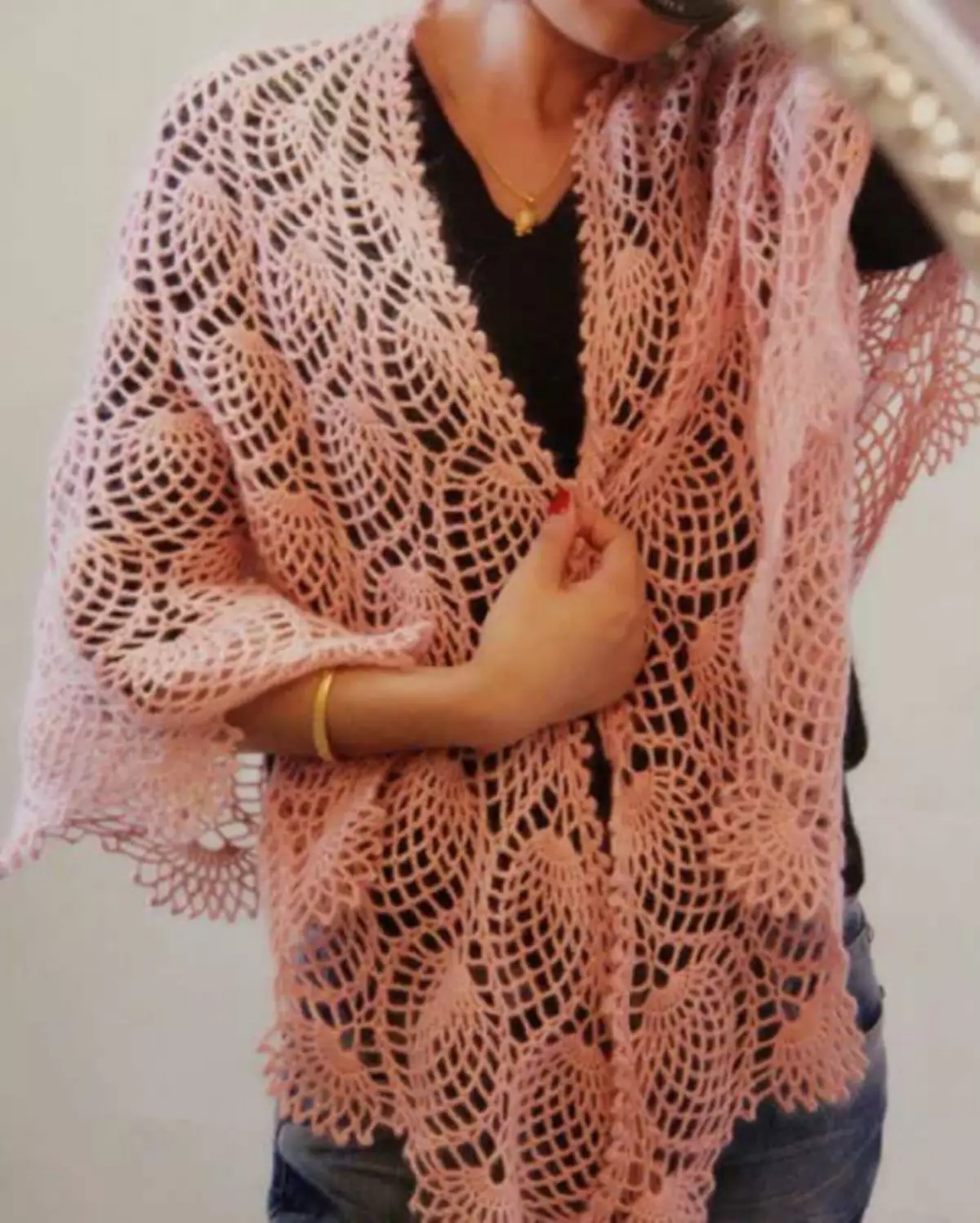 Trijehoekige crochet shawl mei in skema en beskriuwing foar begjinners