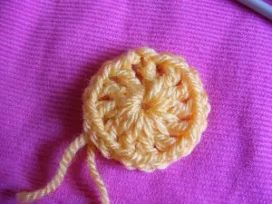 Triang Crochet bi pilanek û bi danasîna motîfan