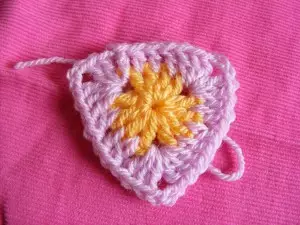 Triangle crochet with a scheme and with the description of the motives