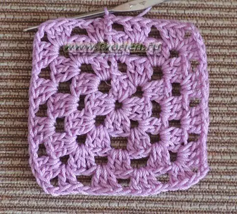 Triangle Crochet amb un esquema i amb la descripció dels motius
