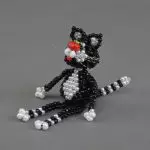 Eminding o wnętrzu: domowej roboty figurka czerwonego kota z koralików [Master Class]