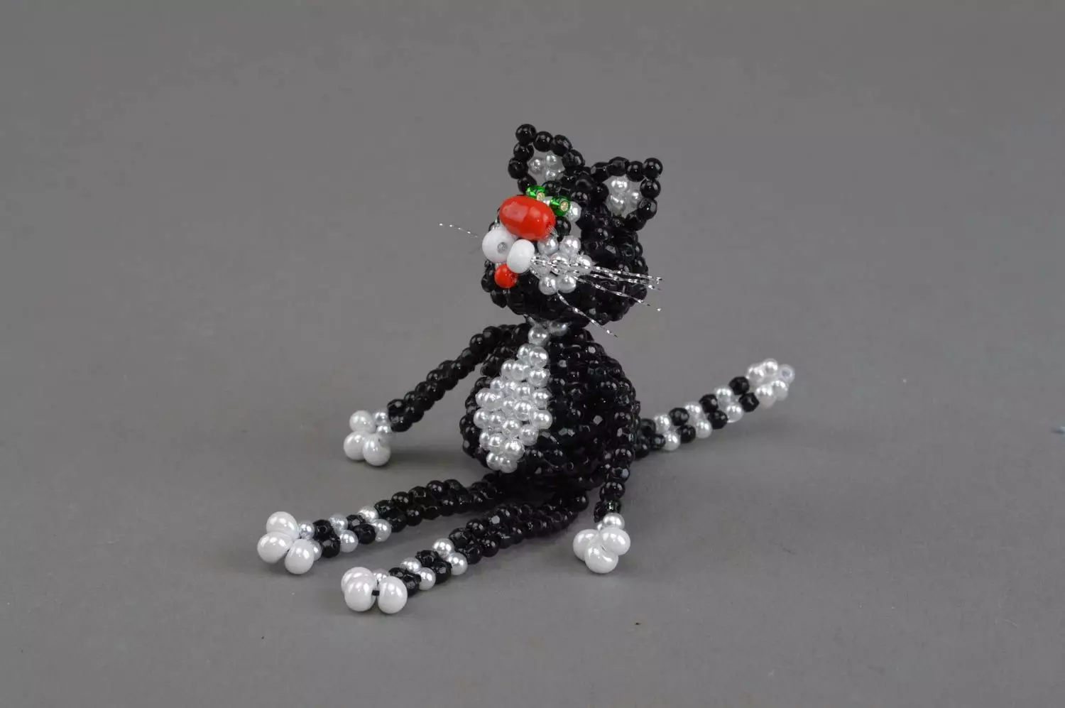 eminding ຂອງພາຍໃນໄດ້: figurine homemade ຂອງ cat ສີແດງຈາກລູກປັດ [ລິນ]