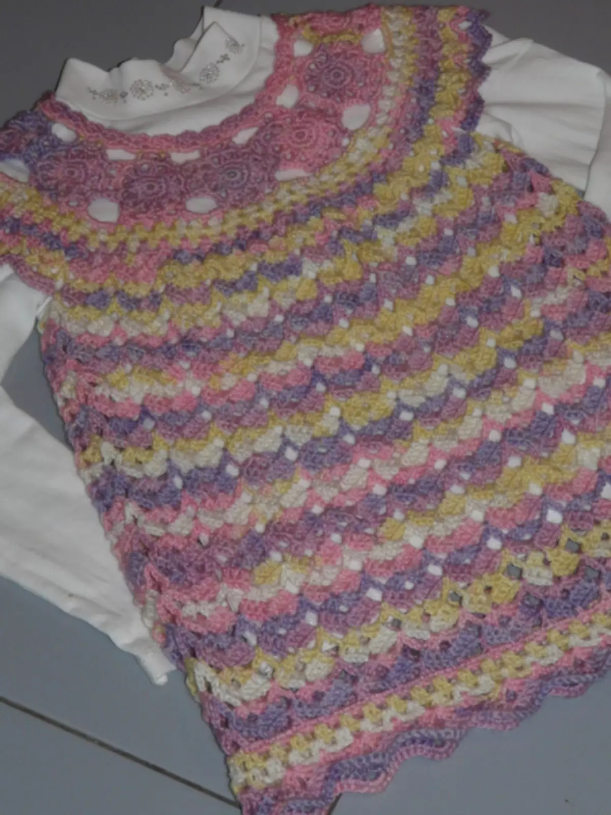 Tunik para sa Girl Crochet: Mga scheme na may isang paglalarawan para sa mga nagsisimula