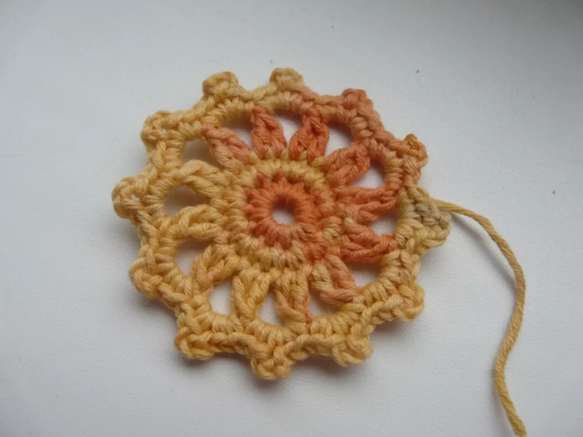 ગર્લ Crochet માટે ટ્યુનિક: પ્રારંભિક માટે વર્ણન સાથે યોજનાઓ