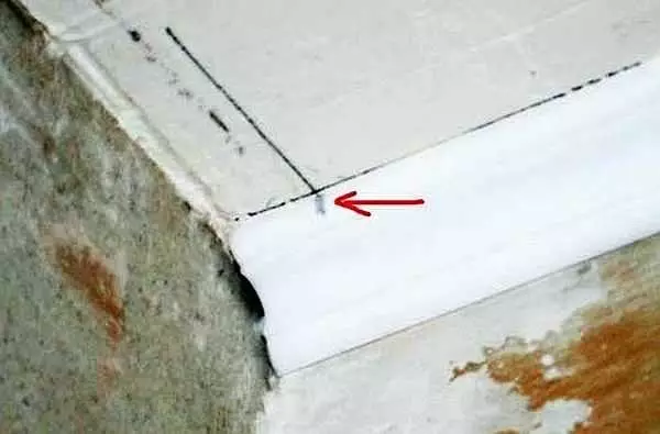 Como cortar o plinto do teito nas esquinas