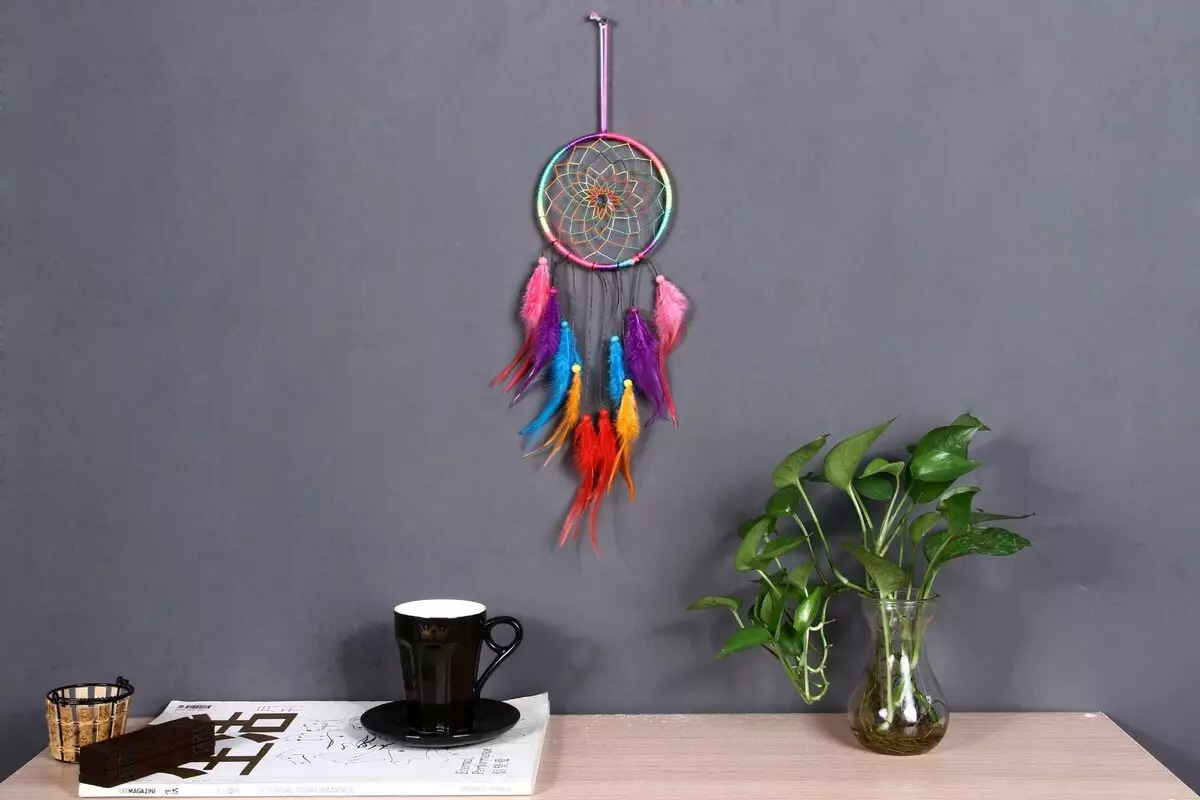 Dream Catchers ในการตกแต่งภายใน - สถานที่ที่จะหาเฉดสีที่จะเลือก?