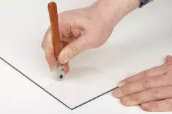 Cómo cortar las baldosas cortadoras de cristal