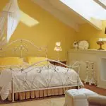 Oblikovanje spalnic na mansardu