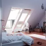 Moderna oblika spalnice na podstrešju (+40 fotografij)