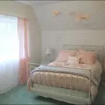 Moderns guļamistabas dizains uz bēniņiem (+40 fotogrāfijas)