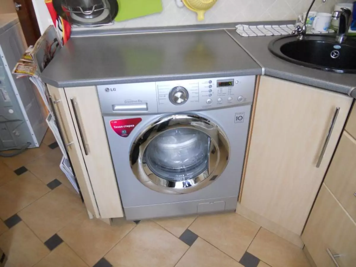 стиральная машина в интерьере кухни
