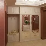 Inredning i korridoren i lägenheten