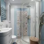 Desain kamar mandi kecil dengan pancuran pancuran