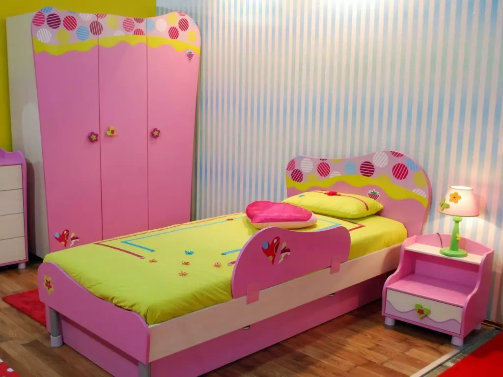 Betapa indahnya meletakkan dinding di kamar anak-anak: Gagasan untuk interior
