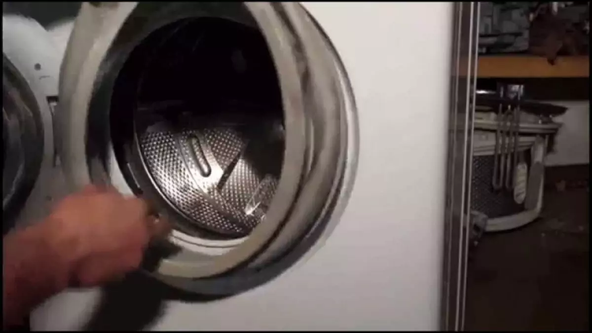 Come cambiare la gomma da tenuta (polsino) su una lavatrice?