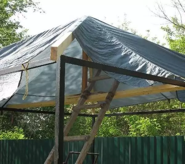 Gazebo de la canonada de metall amb les seves pròpies mans